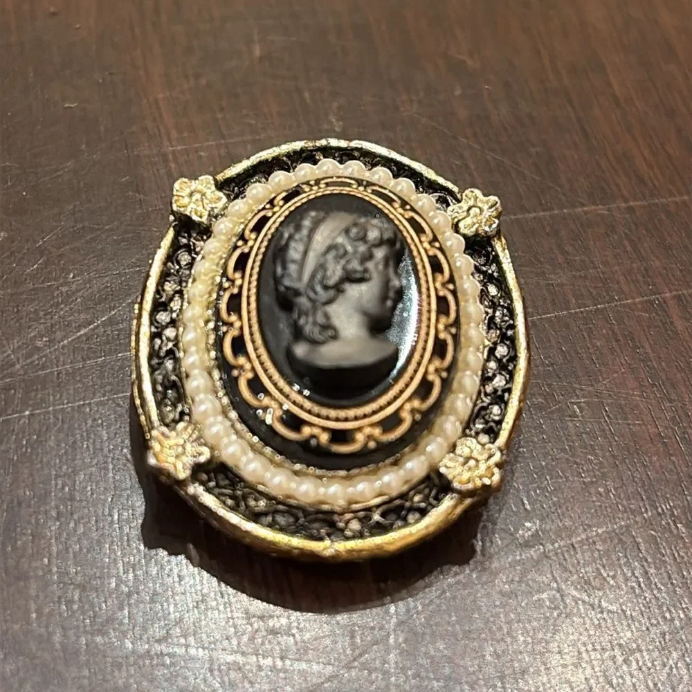Elegant Vintage Gold and Black Cameo Brooch